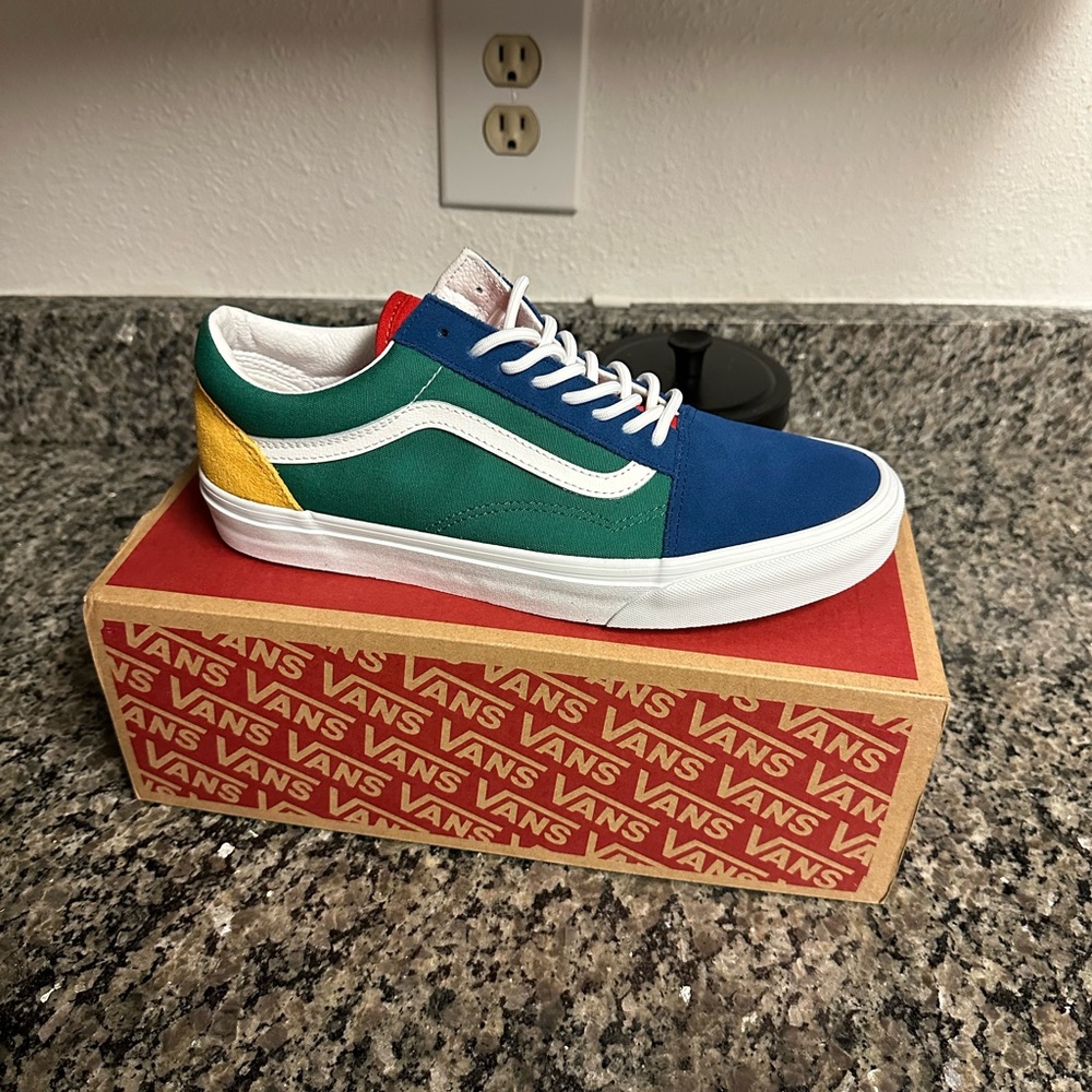 Brand New “Yacht Club” Vans